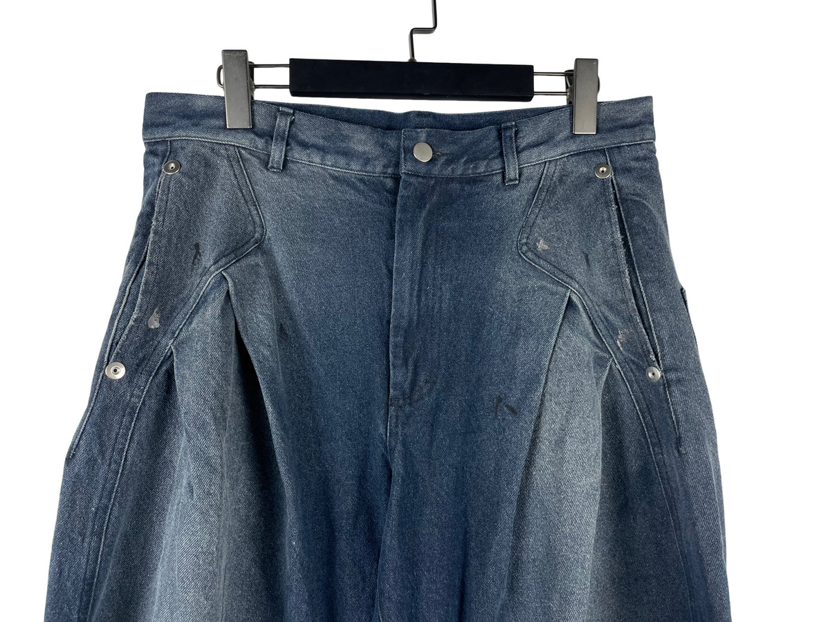 CONZ Washed Paint-Splatter Curved Jeans
